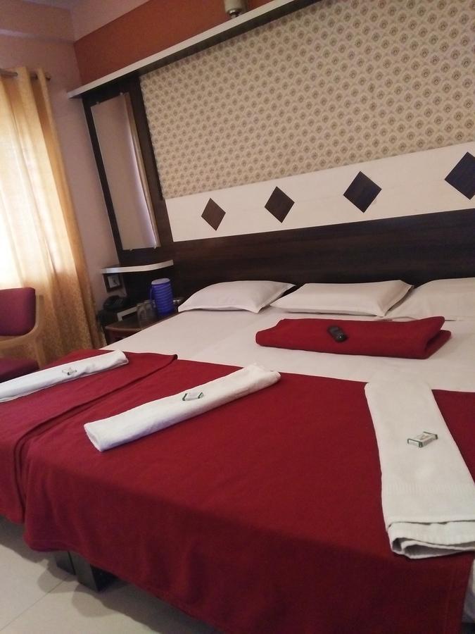Hotel Sangeeth Lodging マイソール エクステリア 写真