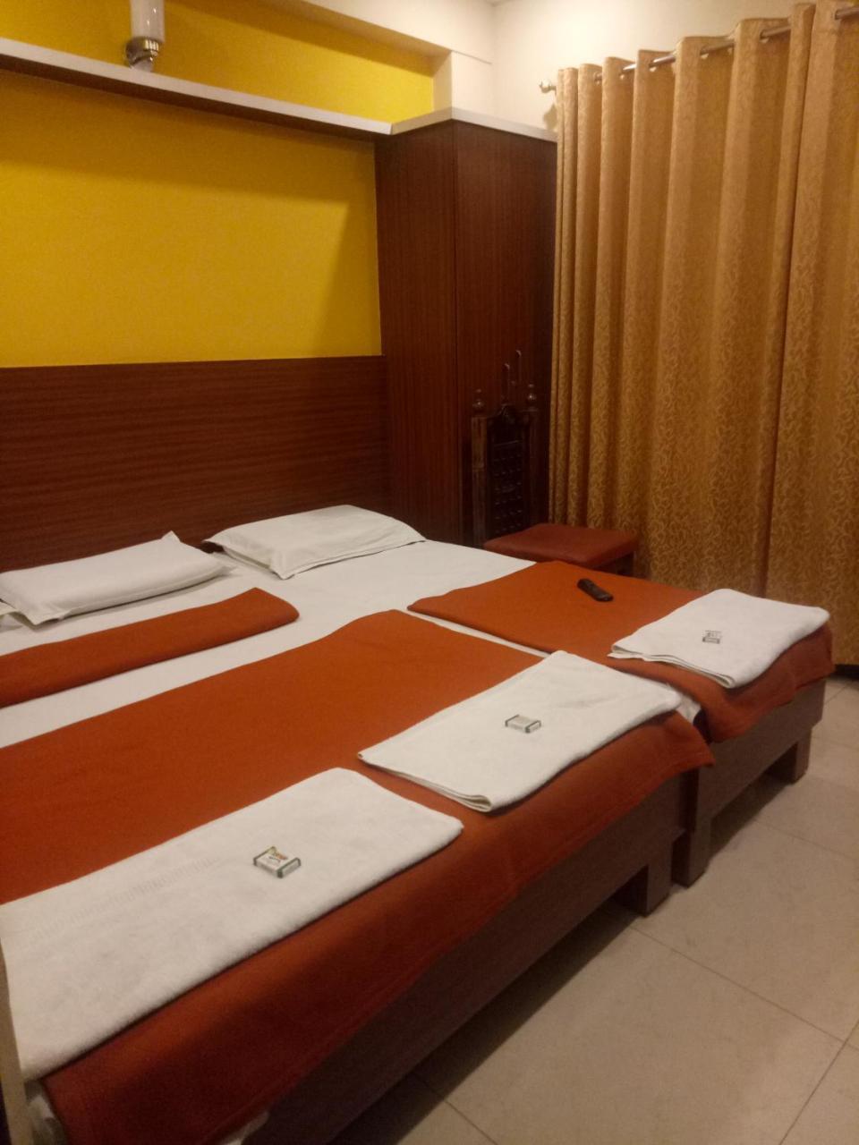 Hotel Sangeeth Lodging マイソール エクステリア 写真
