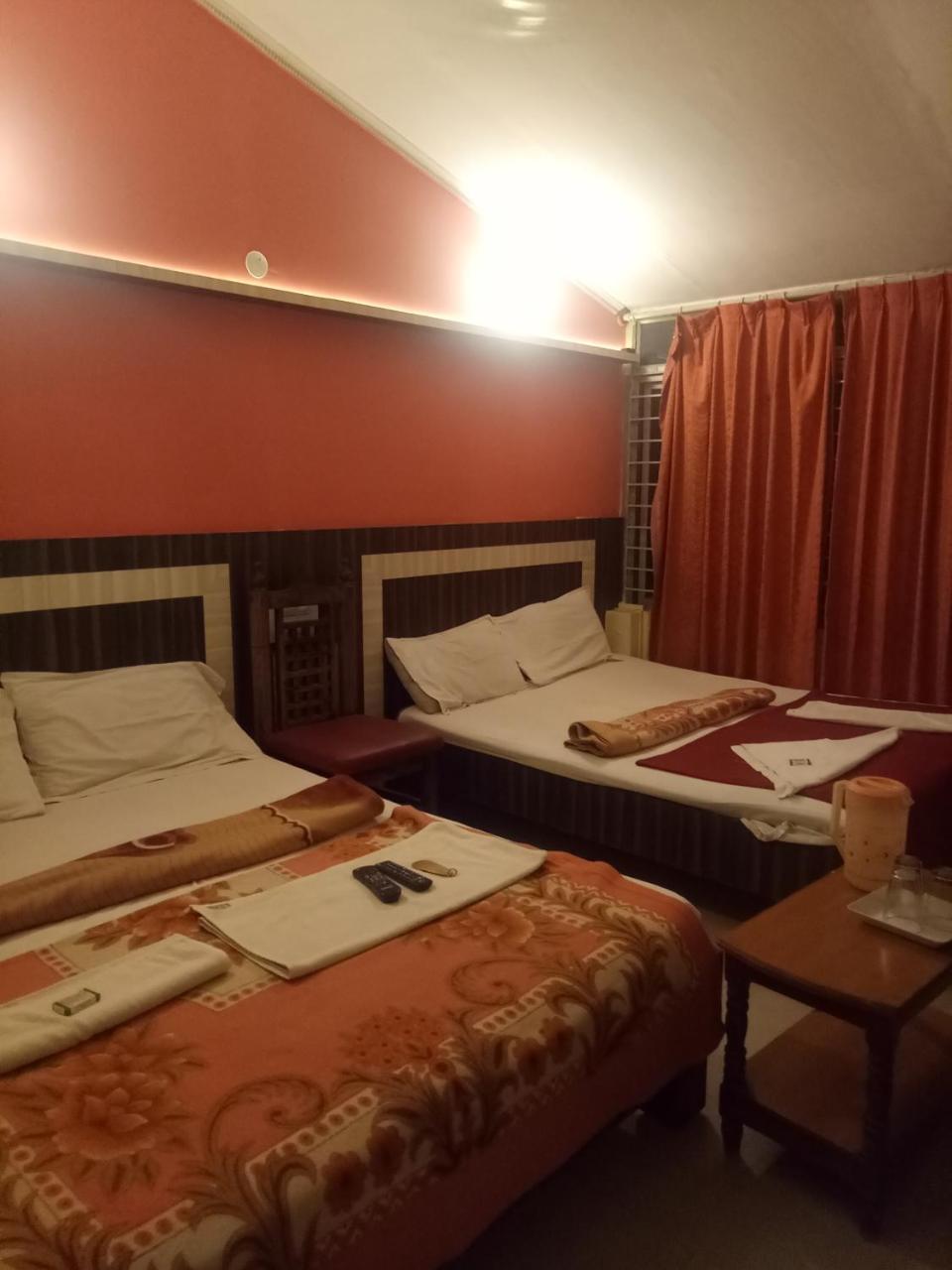Hotel Sangeeth Lodging マイソール エクステリア 写真