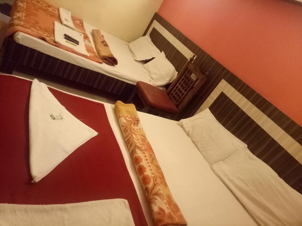 Hotel Sangeeth Lodging マイソール エクステリア 写真
