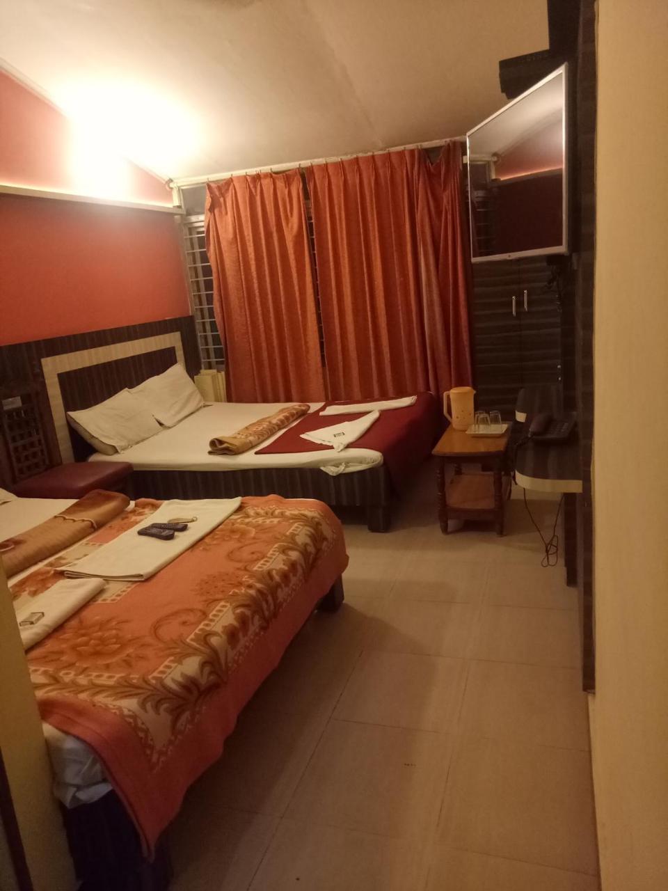 Hotel Sangeeth Lodging マイソール エクステリア 写真