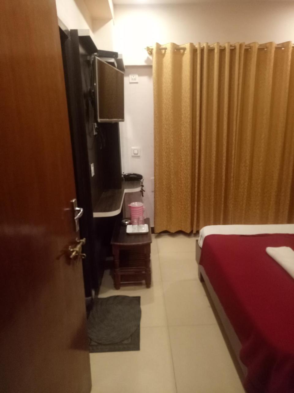 Hotel Sangeeth Lodging マイソール エクステリア 写真